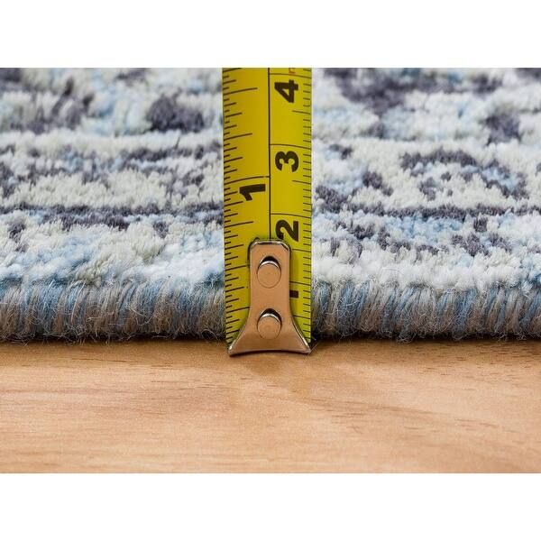 Shahbanu Rugs Light Gray, Hand Knotted Broken Kashan Design, Pure Silk